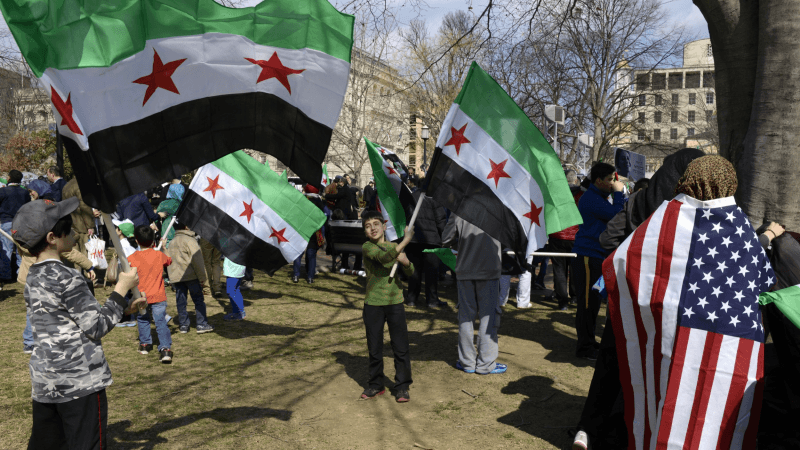 ترامب يلغي الحماية المؤقتة للسوريين ويمنحهم 60 يوما لمغادرة أمريكا