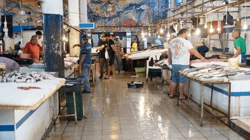 Sousse : Trois grossistes de poisson placés en détention