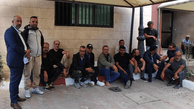 عمال شركة الجنوب للخدمات يدخلون في اعتصام أمام وزارة الصناعة