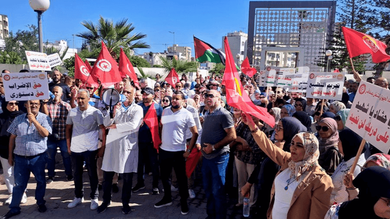تجمّع احتجاجي ومسيرة لمعلمي التعليم الأساسي في صفاقس