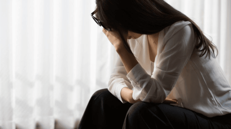 النساء أكثر عرضة للإصابة بالاكتئاب.. أيّ تفسير؟