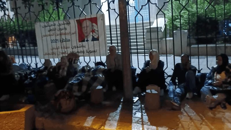 المرشدون التطبيقيون يعلنون تعليق اعتصامهم أمام مجلس النواب