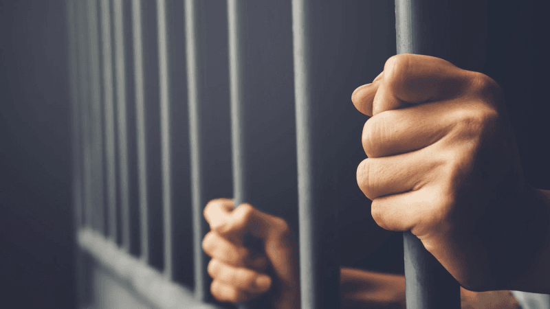 بريطانيا: سجن 3 أشخاص خططوا لهجمات على مساجد ومعابد يهودية