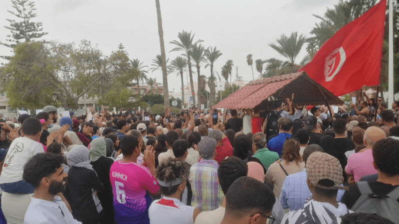 وقفة احتجاجية أمام مقر ولاية قابس للتنديد بالتلوث البيئي