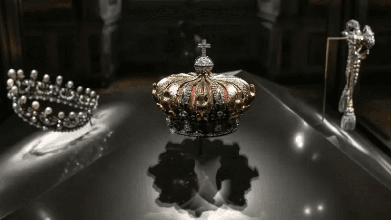 Cambriolage du Louvre : cinq nouvelles interpellations