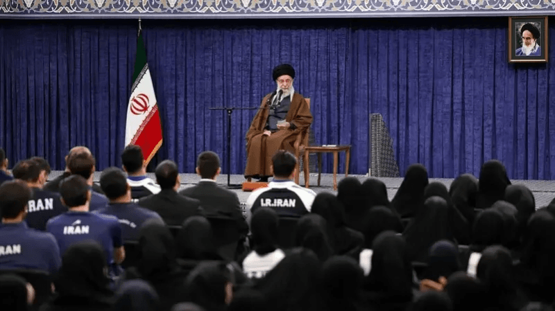 خامنئي: لا تعاون مع أمريكا ما دام دعمها لإسرائيل مستمر