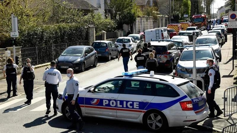 بعضهُم في حالة حرجة.. رجل يدهس عمدا مارة في جزيرة فرنسية