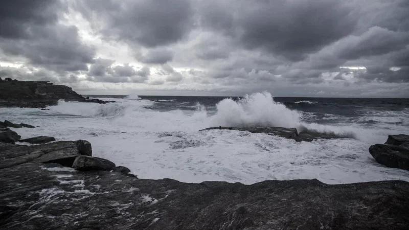 يهمّ البحارة: حذار.. البحر شديد الاضطراب!