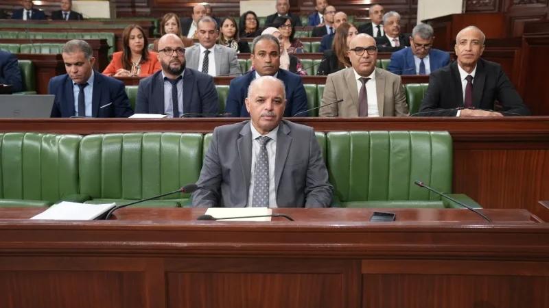 وزير النقل: استثمارات عاجلة ومتوسطة المدى لتطوير النقل العمومي