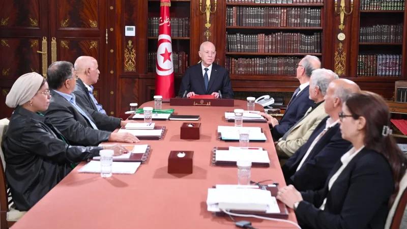 رئيس الجمهورية يتسلم التقرير الأولي للجنة 'إيجاد الحلول للوضع بقابس'