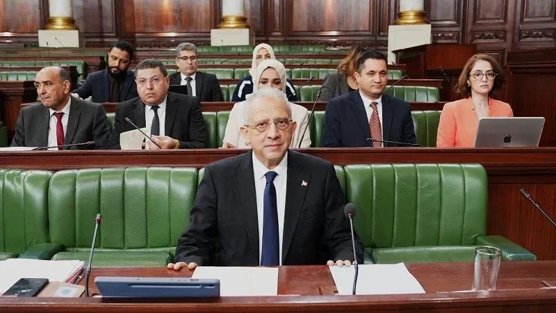 نواب البرلمان يطالبون وزير الصحة بتطبيق الاتفاق مع الأطباء الشبان