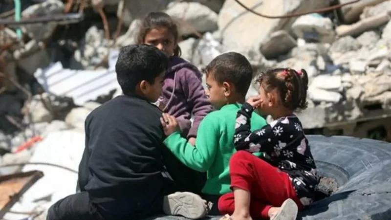 مسيّرة تستهدف أطفالا شمال قطاع غزة