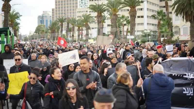 مسيرة في العاصمة تُطالب بالحقوق والحريات ووقف التلوث