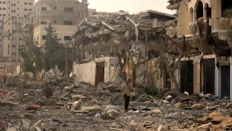 الإحتلال يدمّر مبان سكنية بغزة ويقصف خان يونس