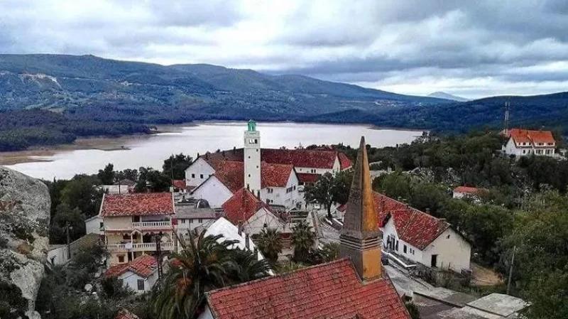 أمطار متفاوتة خلال 24 ساعة.. وبني مطير تُسجّل أعلى الكميات