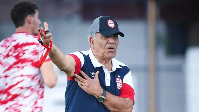 النادي الافريقي: فوزي البنزرتي يمنح 9 أيام للاعبين قبل العودة للتمارين