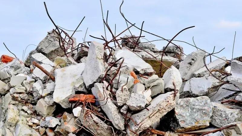 Appel à évacuer les déchets de construction