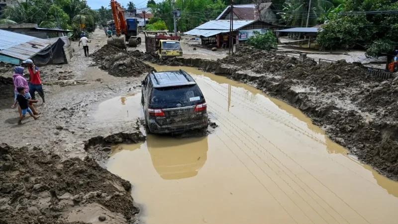 ارتفاع حصيلة ضحايا فيضانات أندونيسيا إلى 200 قتيل
