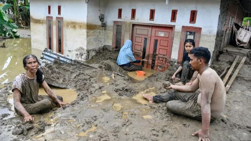 أندونيسيا: أكثر من 300 قتيل بسبب الفيضانات