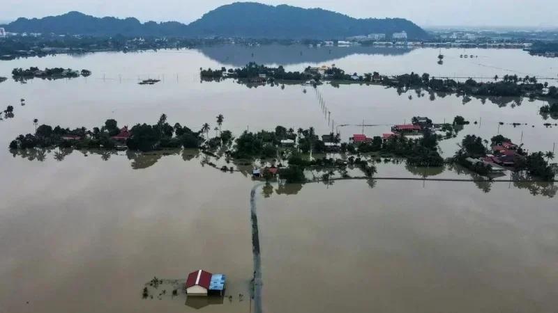 Plus de mille morts après des inondations dévastatrices en Asie