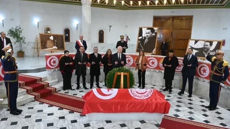 Saïed au mausolée de Farhat Hachad