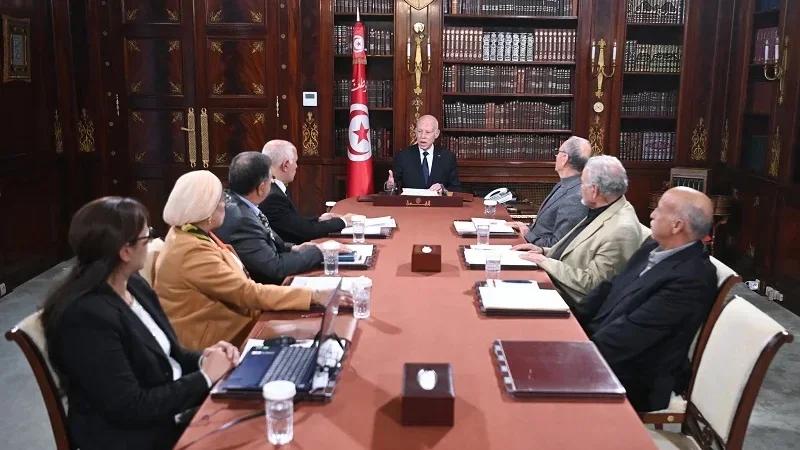 رئيس الجمهورية: مؤسسة واحدة تحتكر صفقات تركيب العازل بالمجمع الكيميائي