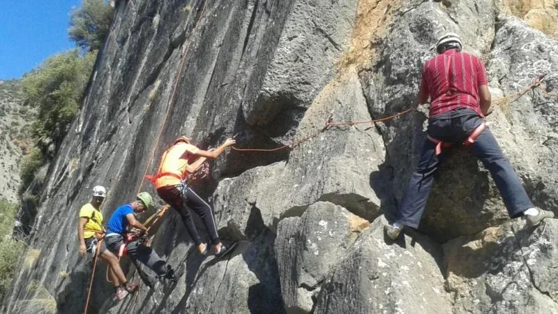 تونس تحتضن الملتقى العربي للاستغوار والرياضات الجبلية