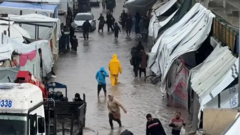غزة: تضرر أكثر من ربع مليون نازح بسبب منخفض 'بيرون'