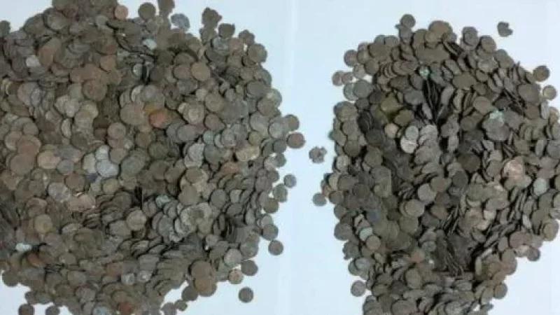 حجز كنز أثري نادر في صفاقس يضم آلاف القطع النقدية الرومانية