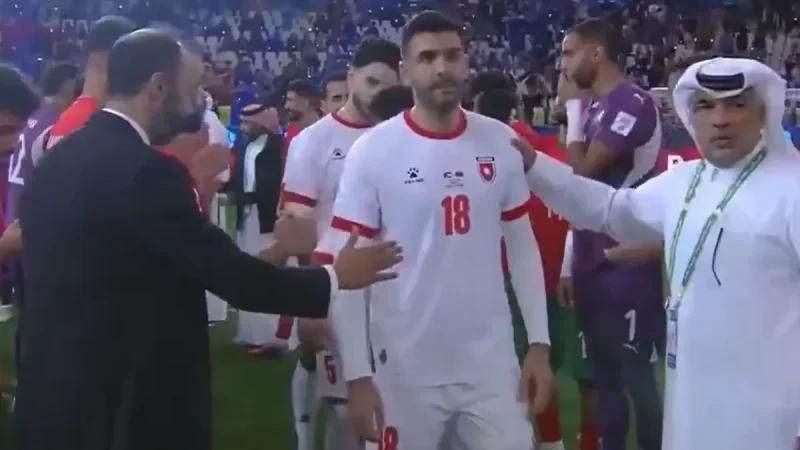 بعد تجاهل مصافحته.. ثنائي منتخب الأردن يعتذران لمدرّب المغرب
