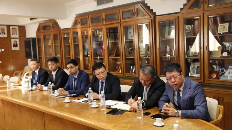 Le ministre du Transport reçoit une délégation de Huawei