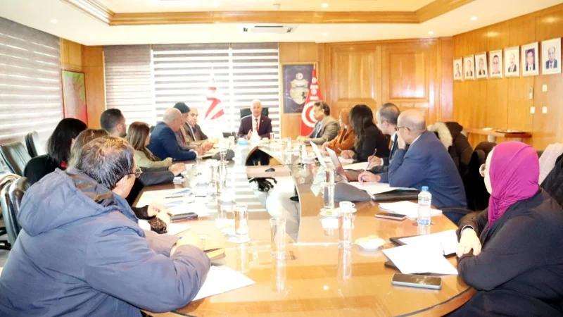 وزير التجارة: دراسة الترفيع في دعم نقل صادرات زيت الزيتون نحو أمريكا