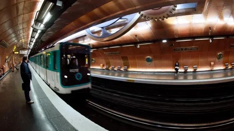 Paris : Trois femmes blessées à l’arme blanche dans un mètro