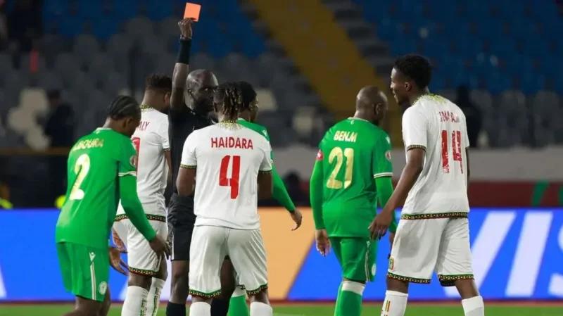 خطايا وإيقافات: 'كاف' تُعاقب لاعبين انتقدوا حكام كأس إفريقيا!
