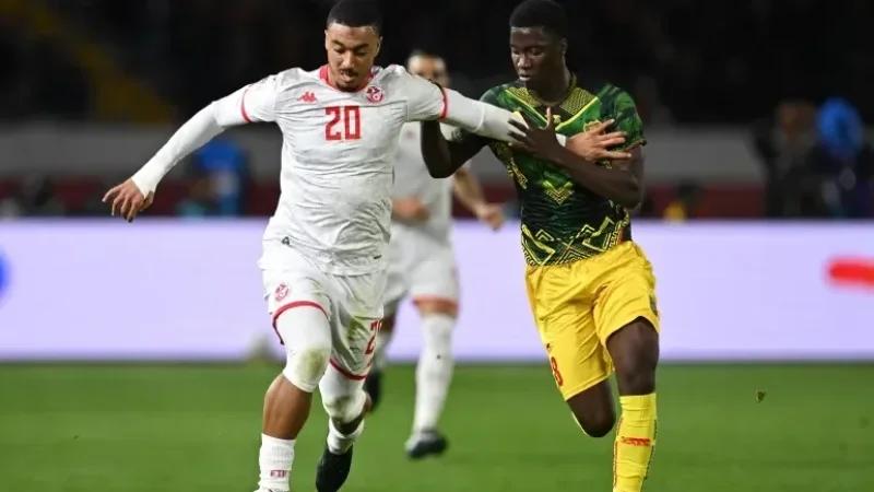 طرد وإصابات.. الشوط الأوّل بين تونس ومالي ينتهي بالتعادل السلبي