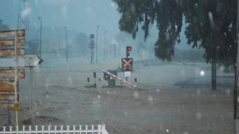 توصيات لمستعملي الطريق.. احذروا أثناء التنقل في مناطق الأمطار والثلوج