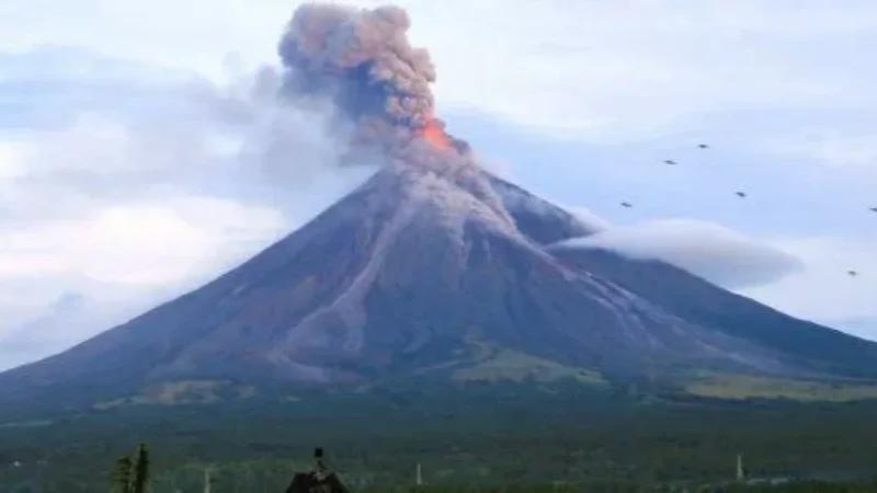 تحذيرات من ثوران وشيك لبركان مايون