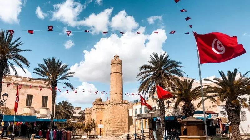العائدات السياحية لتونس تتجاوز 8 مليار دينار في 2025