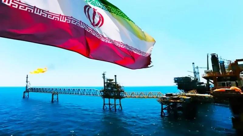 النفط الإيراني المُخزّن في البحر يصل إلى مستوى غير مسبوق