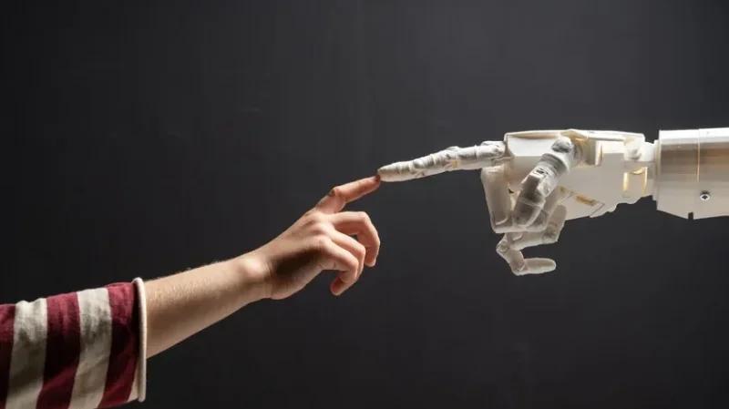 الصين تطوّر جلدا إلكترونيا يمنح الروبوتات إحساسا ذاتيا