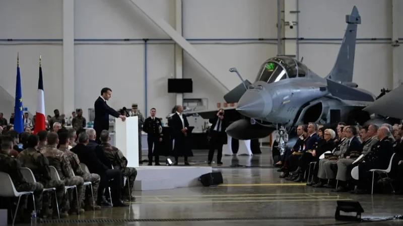 ماكرون: سنرسل وسائل برية وجوية وبحرية إضافية الى غرينلاند