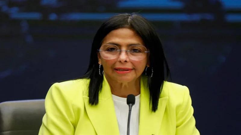 رئيسة فنزويلا بالوكالة تقيل أحد الموالين لمادورو