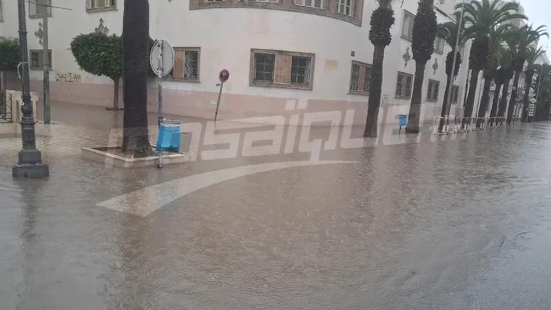 شوارع صفاقس تغرق في مياه الأمطار..وتعطل العمل بعديد المؤسسات