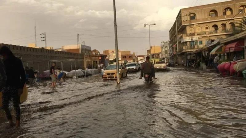 انقطاع تام بعدد من الطرقات واضطراب حركة المرور بالبعض الآخر