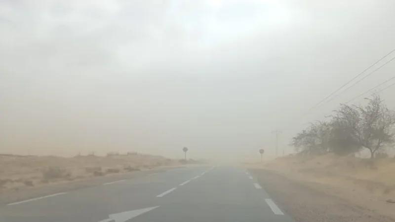 تطاوين: هبوب رياح رملية قوية ودعوة لملازمة الحذر