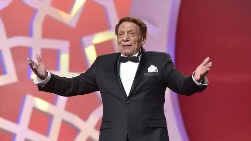 شائعات الوفاة تُلاحقه مُجدّدًا.. ما حقيقة الحالة الصحية لعادل إمام؟