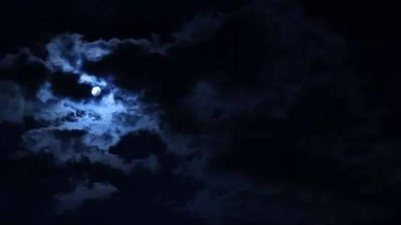 طقس الليلة: سحب عابرة مع أمطار محليا رعدية بأقصى الشمال الغربي