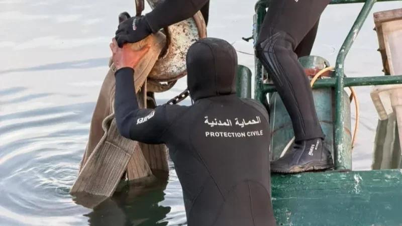 قابس: انتشال مركب صيد غرق في الميناء