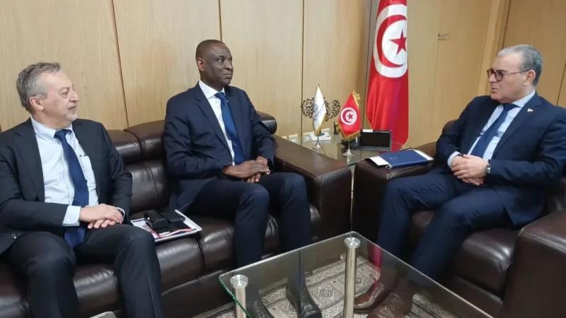 وزير الإقتصاد يلتقي المدير الإقليمي لدائرة المغرب العربي بالبنك الدولي