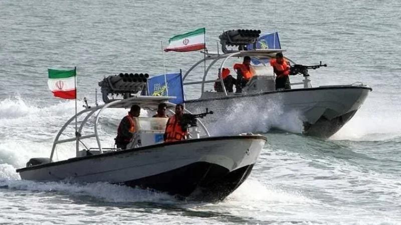 الحرس الثوري الإيراني يحتجز ناقلتَيْ نفط في الخليج